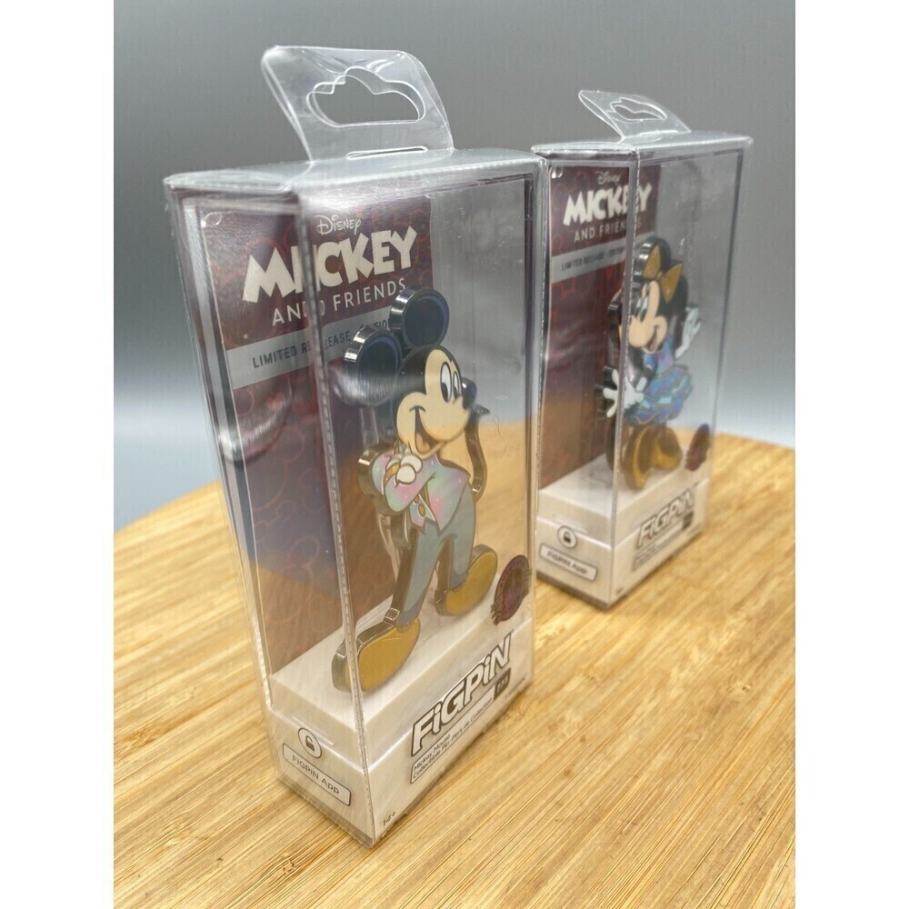 Disney Figpin Set of 2 Mickey & Minnie Mouse Limited Release Pins 772 / 773 - Picture 9 of 11